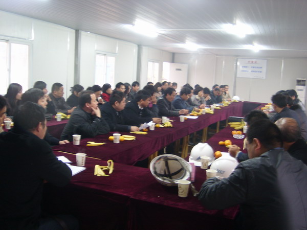 南京棲霞區(qū)馬群街道辦到我公司進行了考察,開展了有關(guān)科學發(fā)展觀的研討會